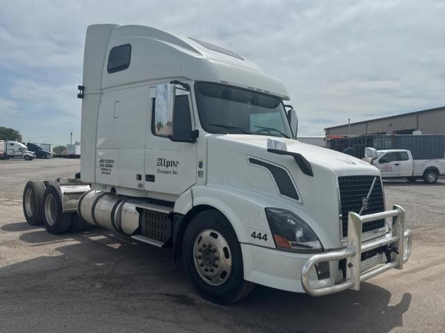  Salvage Volvo Vn