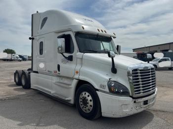  Salvage Freightliner Cascadia 1