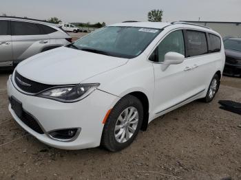  Salvage Chrysler Pacifica