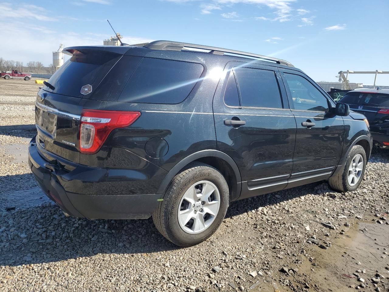 Ford Explorer Image 11