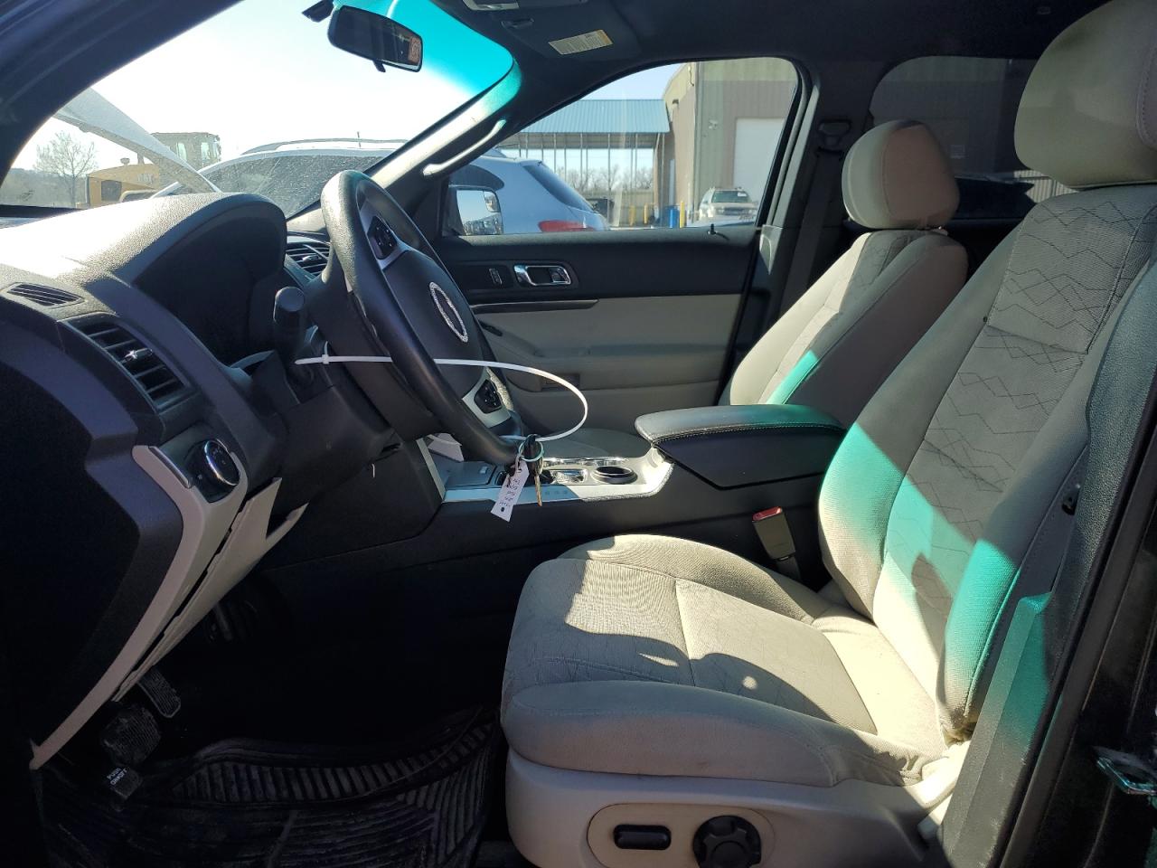 Ford Explorer Image 2
