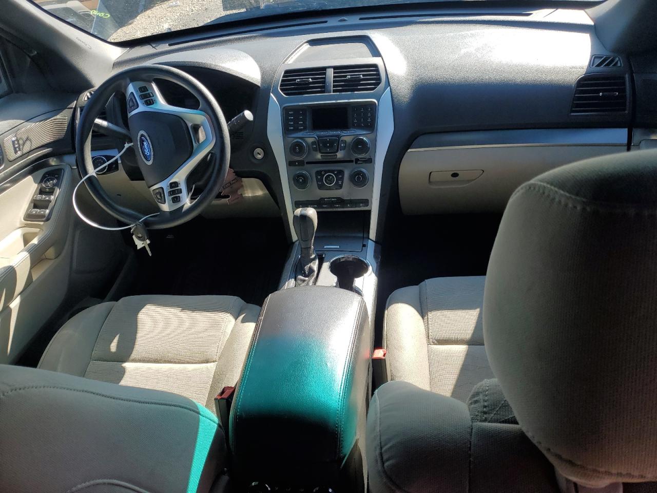 Ford Explorer Image 13