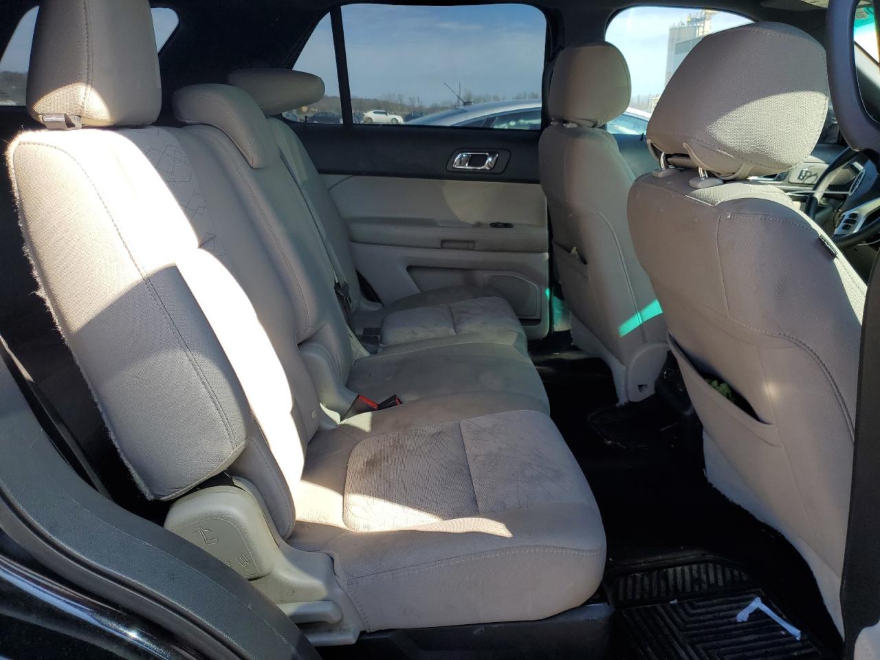 Ford Explorer Image 6