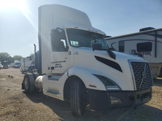  Salvage Volvo Vn