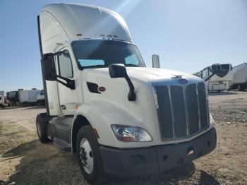  Salvage Peterbilt 579