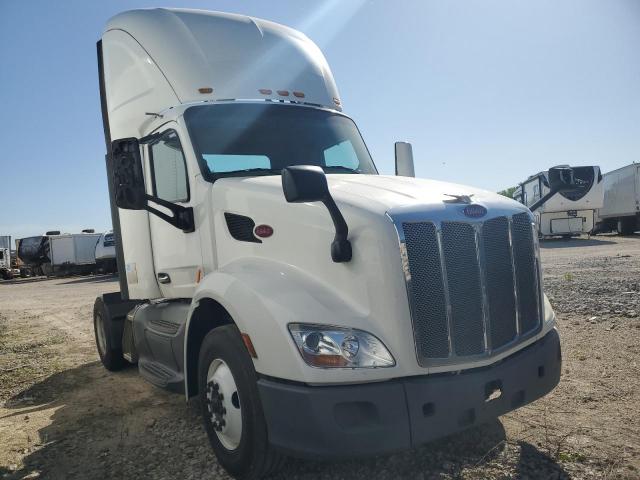  Salvage Peterbilt 579
