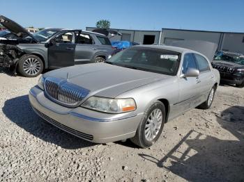  Salvage Lincoln Towncar