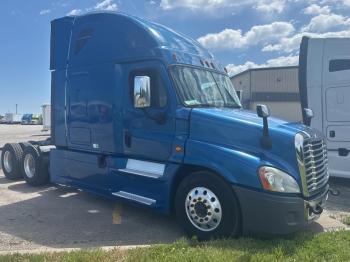  Salvage Freightliner Cascadia 1