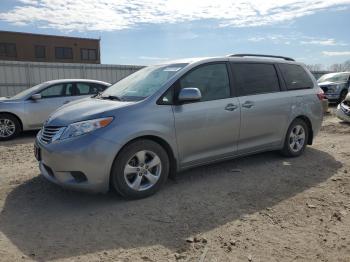  Salvage Toyota Sienna