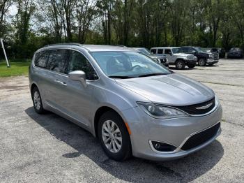  Salvage Chrysler Pacifica