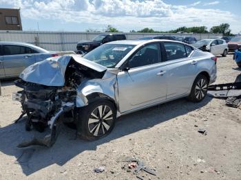  Salvage Nissan Altima