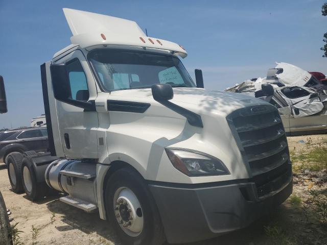  Salvage Freightliner Cascadia 1