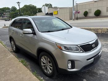  Salvage Kia Sorento