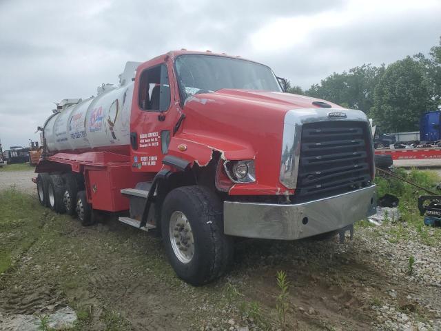  Salvage Freightliner 114sd