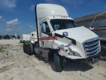  Salvage Freightliner Cascadia 1