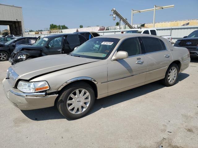  Salvage Lincoln Towncar