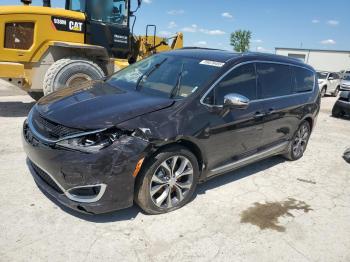  Salvage Chrysler Pacifica
