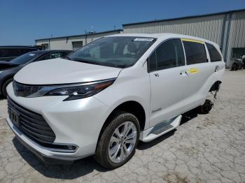  Salvage Toyota Sienna