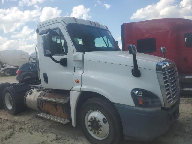  Salvage Freightliner Cascadia 1