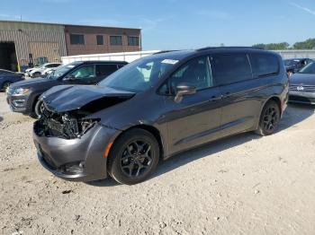  Salvage Chrysler Pacifica