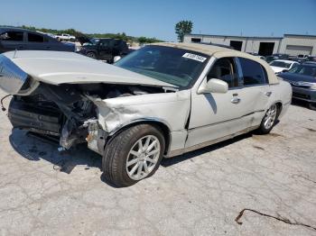  Salvage Lincoln Towncar