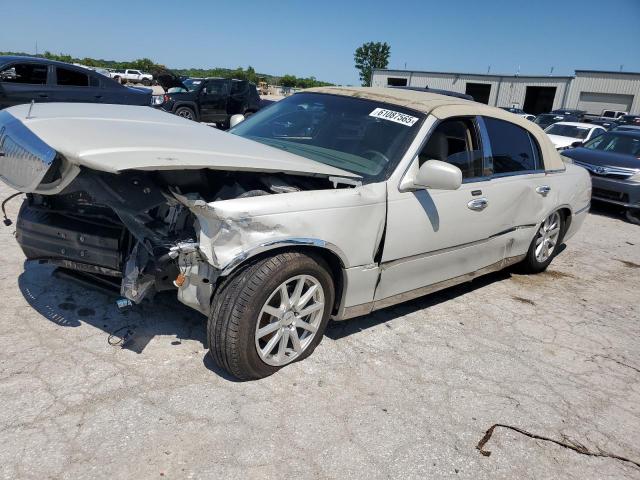  Salvage Lincoln Towncar