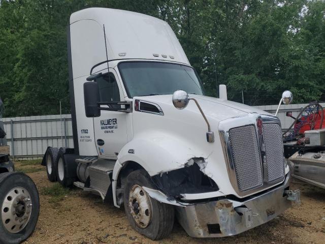  Salvage Kenworth Construct