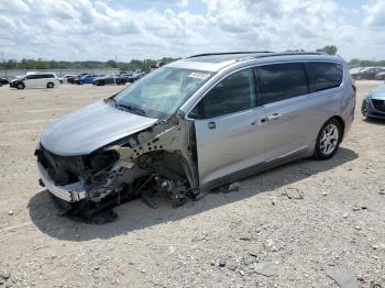  Salvage Chrysler Pacifica