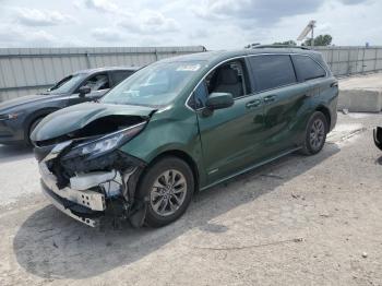  Salvage Toyota Sienna