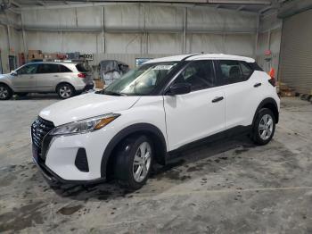  Salvage Nissan Kicks