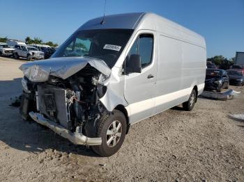  Salvage Mercedes-Benz Sprinter