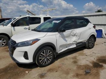  Salvage Nissan Kicks