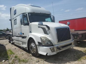  Salvage Volvo Vnl