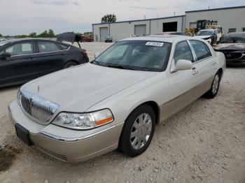  Salvage Lincoln Towncar