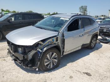  Salvage Hyundai TUCSON