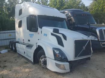  Salvage Volvo Vnl