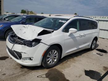  Salvage Chrysler Pacifica