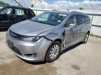  Salvage Chrysler Pacifica