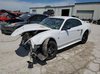  Salvage Ford Mustang