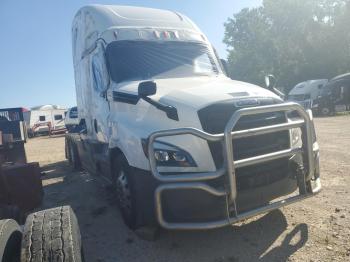  Salvage Freightliner Cascadia 1
