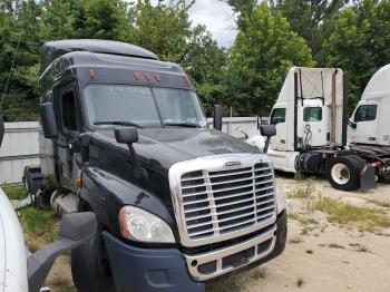  Salvage Freightliner Cascadia 1