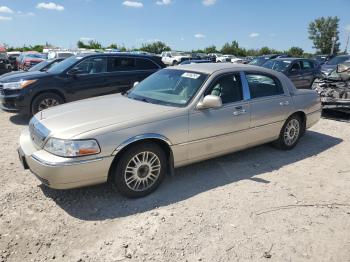  Salvage Lincoln Towncar