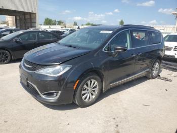 Salvage Chrysler Pacifica