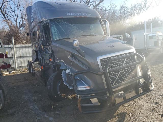  Salvage Volvo Vn