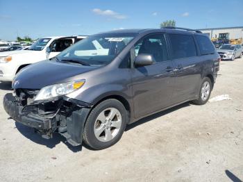  Salvage Toyota Sienna