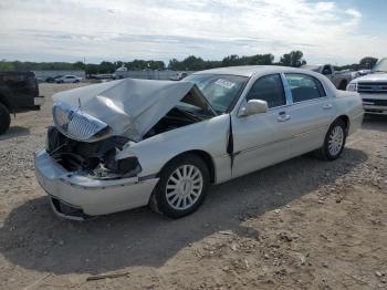  Salvage Lincoln Towncar