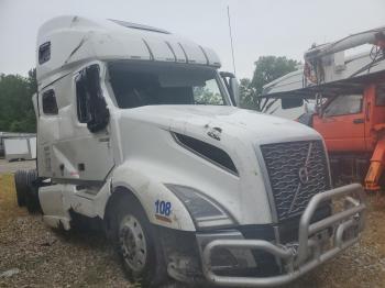  Salvage Volvo Vnl