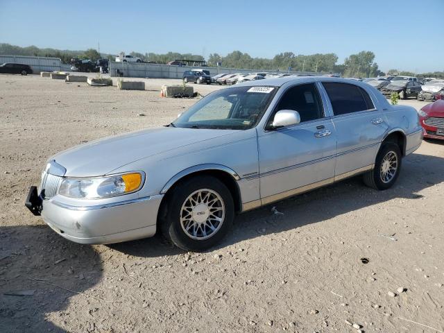  Salvage Lincoln Towncar