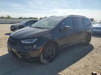  Salvage Chrysler Pacifica
