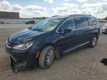  Salvage Chrysler Pacifica